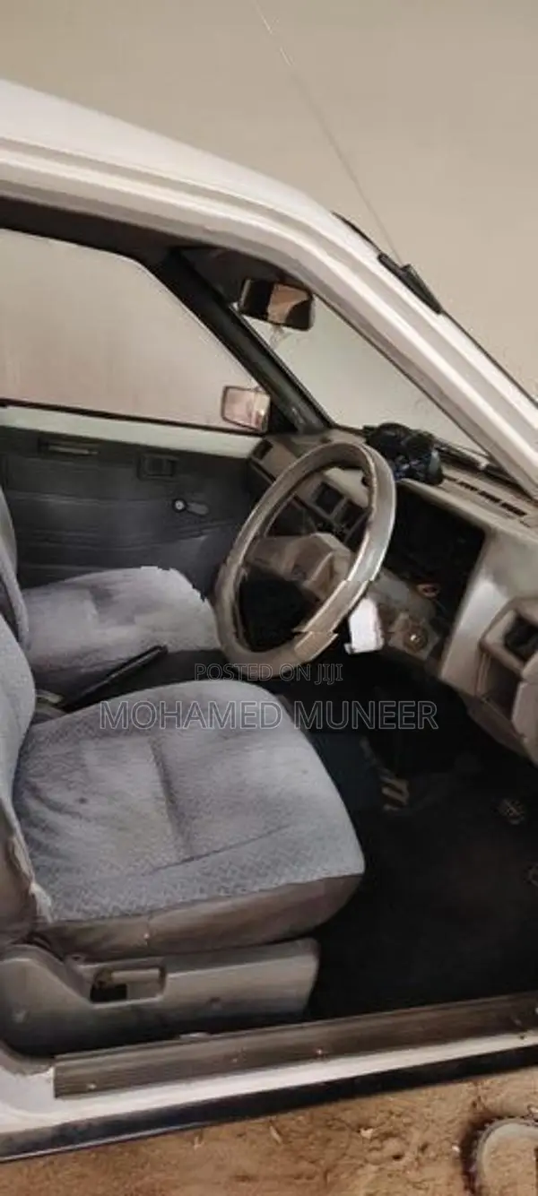 Nissan 1990
