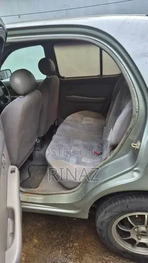 Nissan March 2001