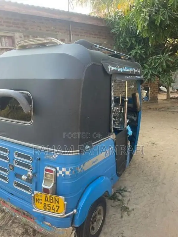 Bajaj RE 2017