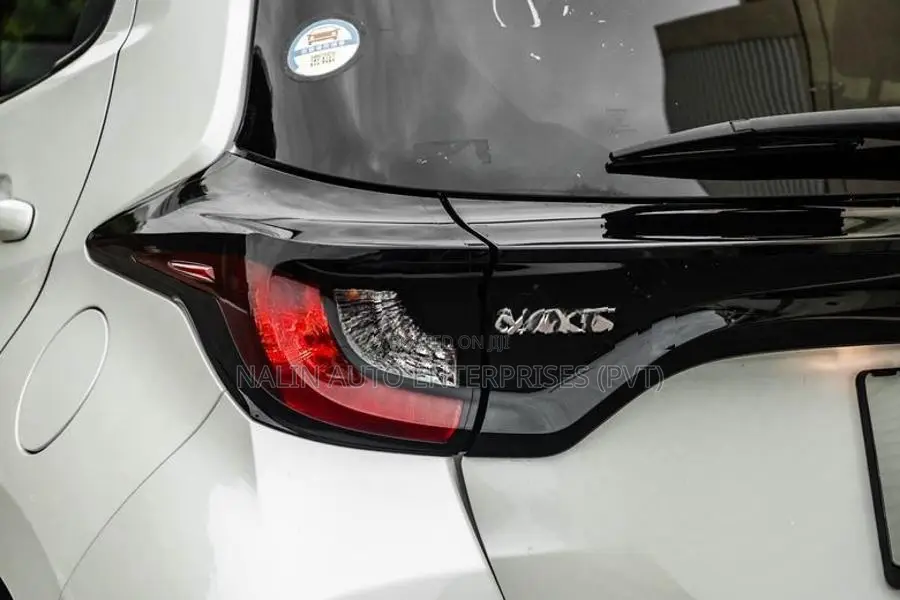 Toyota Yaris X-GRADE 2024