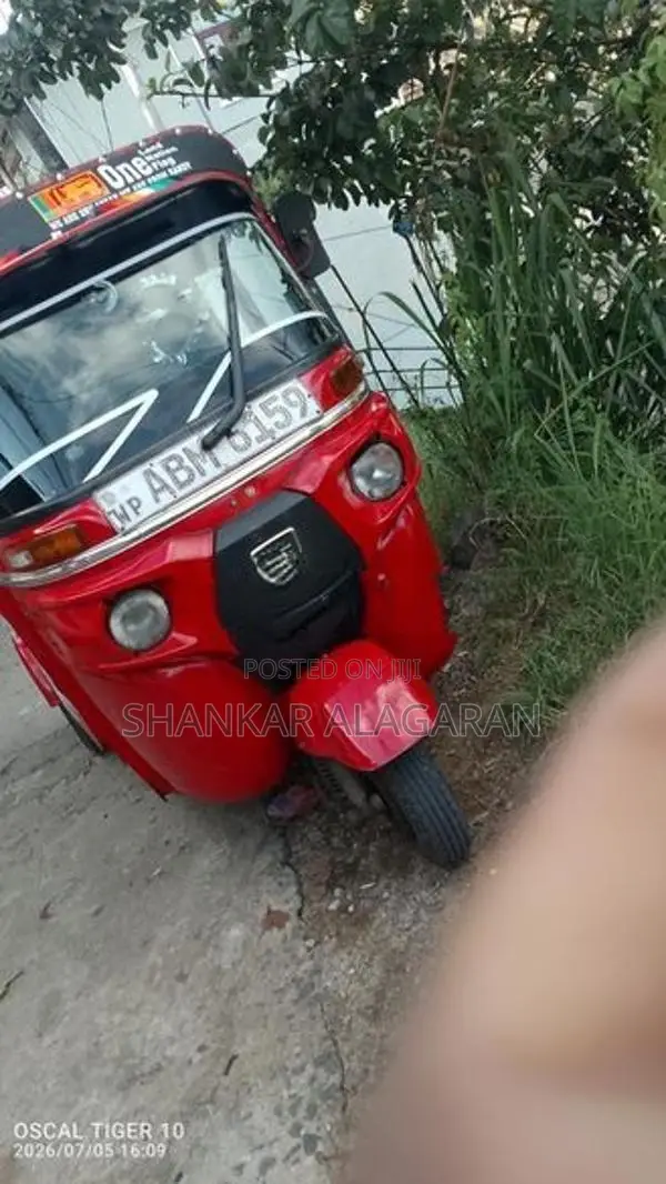 Bajaj RE 2017