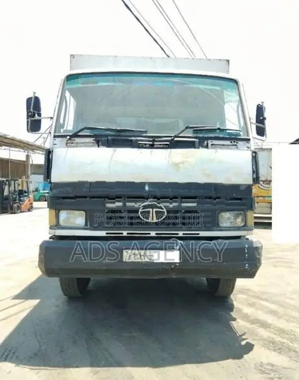 Tata LPT 1618 6 wheel 2010