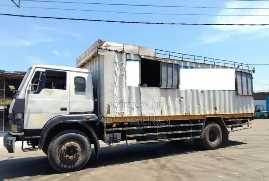Tata LPT 1618 6 wheel 2010