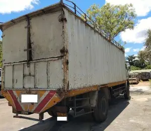 Tata LPT 1618 06 Wheel 2011