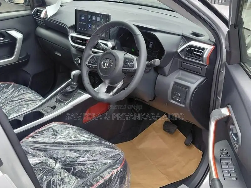 Toyota Raize Z Grade 4-Way Hybrid 2026