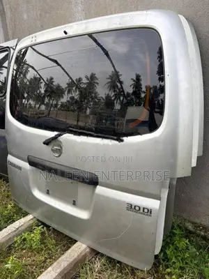 Nissan Caravan E25 Flat Roof Dicky Door