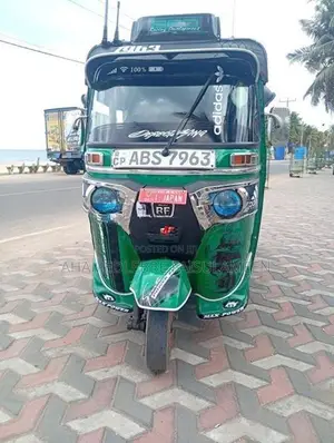 Bajaj RE 2018