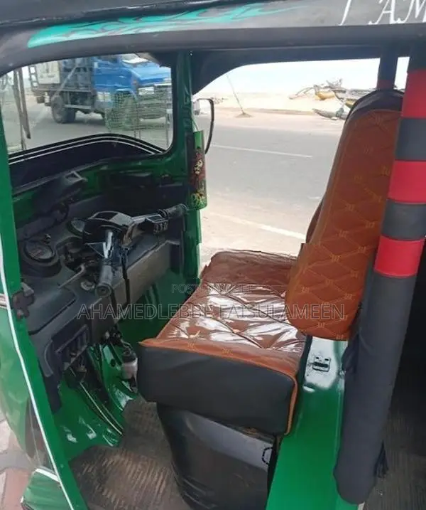 Bajaj RE 2018