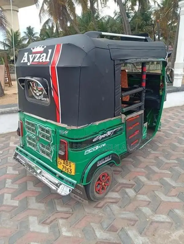 Bajaj RE 2018