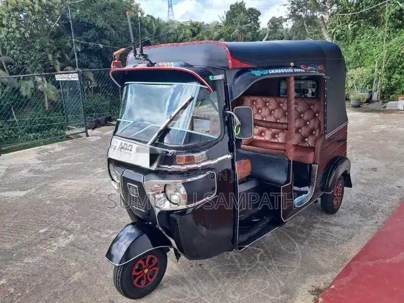 Bajaj RE 2015