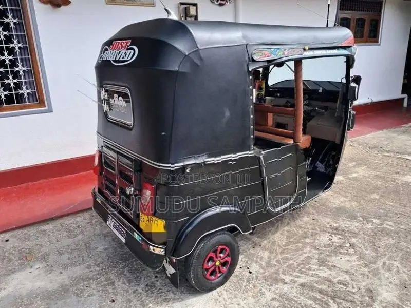 Bajaj RE 2015