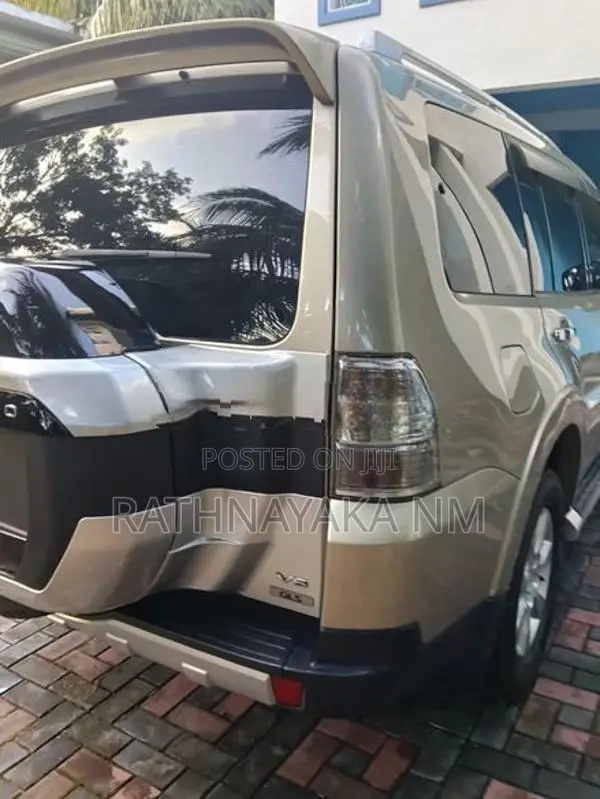 Mitsubishi Montero 2007