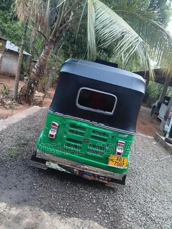 Bajaj RE 2016