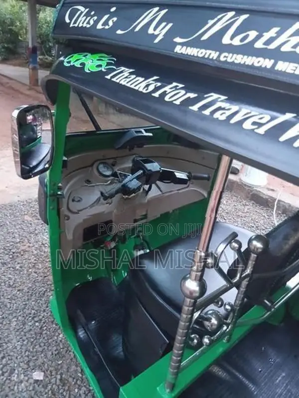 Bajaj RE 2016