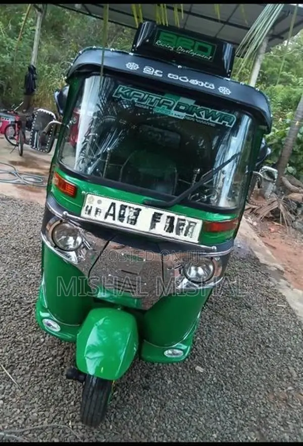 Bajaj RE 2016