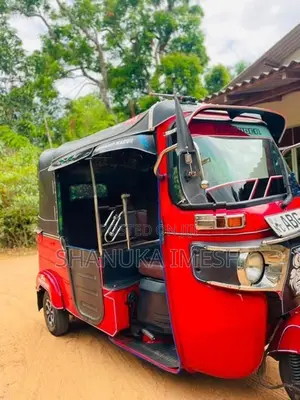 Bajaj RE 2015