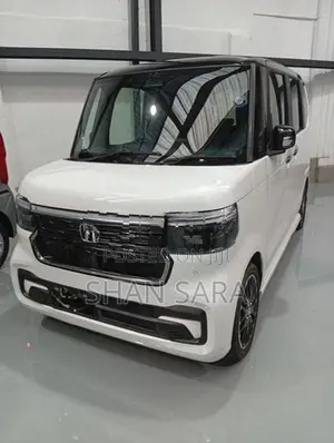 Honda N-Box Custom 2024