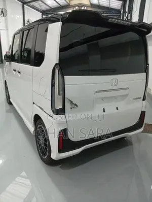 Honda N-Box Custom 2024