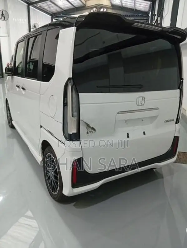 Honda N-Box Custom 2024