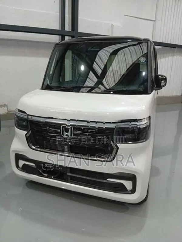 Honda N-Box Custom 2024
