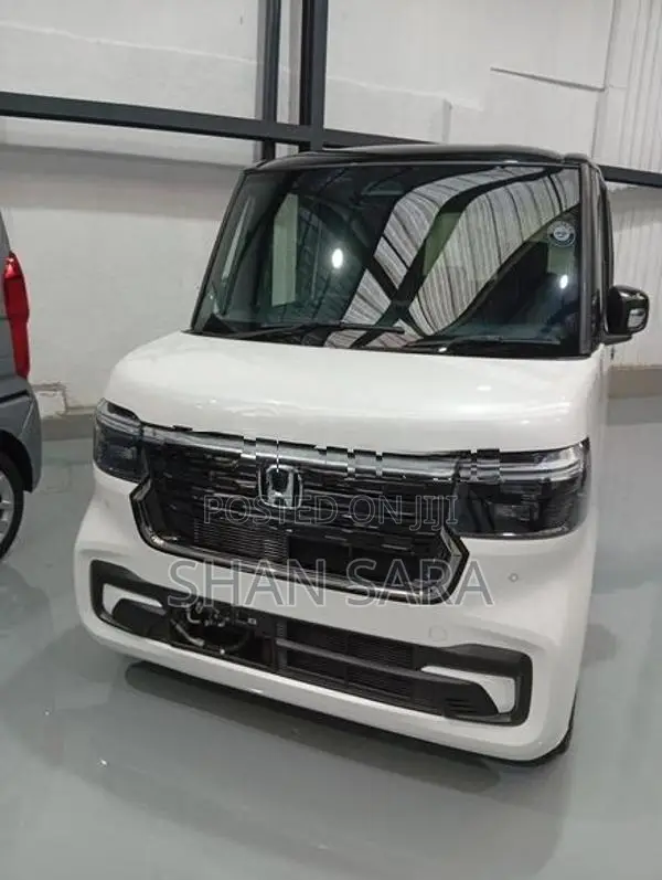Honda N-Box Custom 2024