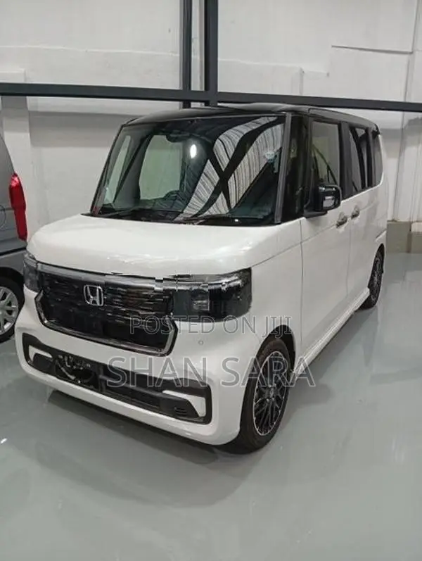 Honda N-Box Custom 2024