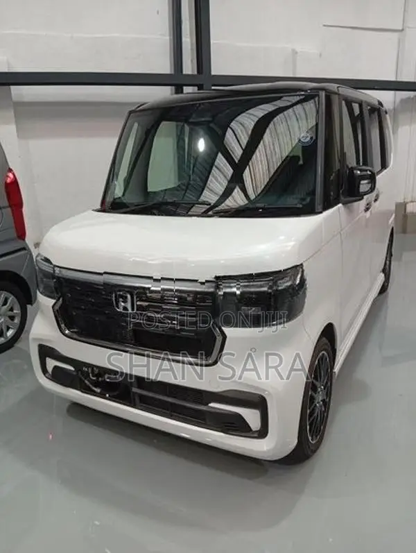 Honda N-Box Custom 2024