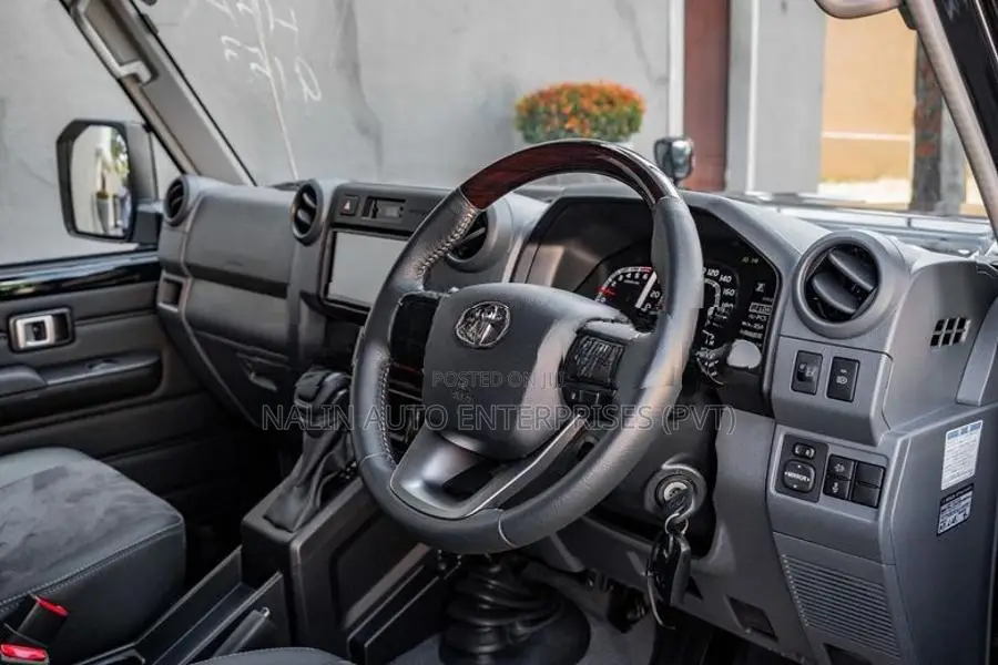 Toyota Land Cruiser LC 76 2025