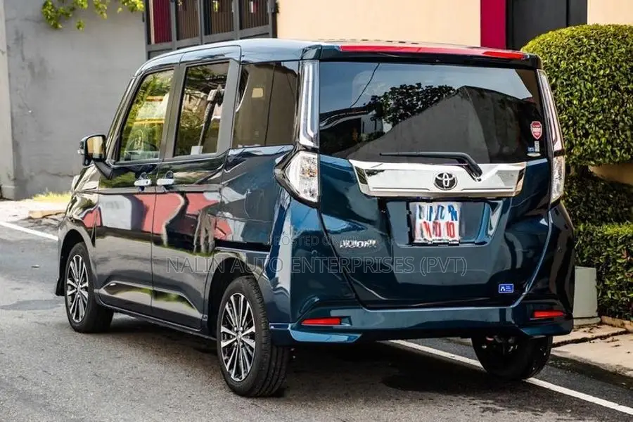Toyota Roomy Custom-Gt Blue 2021