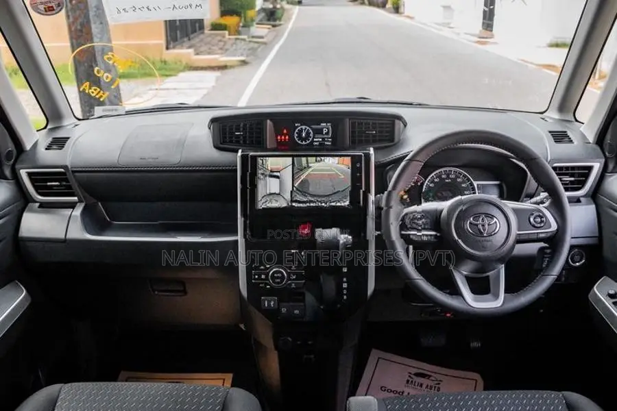 Toyota Roomy Custom-GT Black 2021