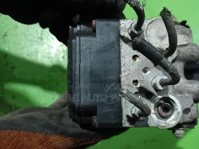 Toyota Crown JZS171 Abs Unit