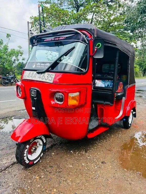Bajaj RE 205 2012