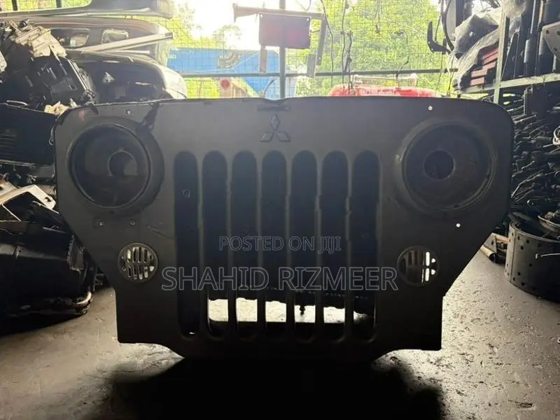 Mitsubishi 4DR5 Jeep