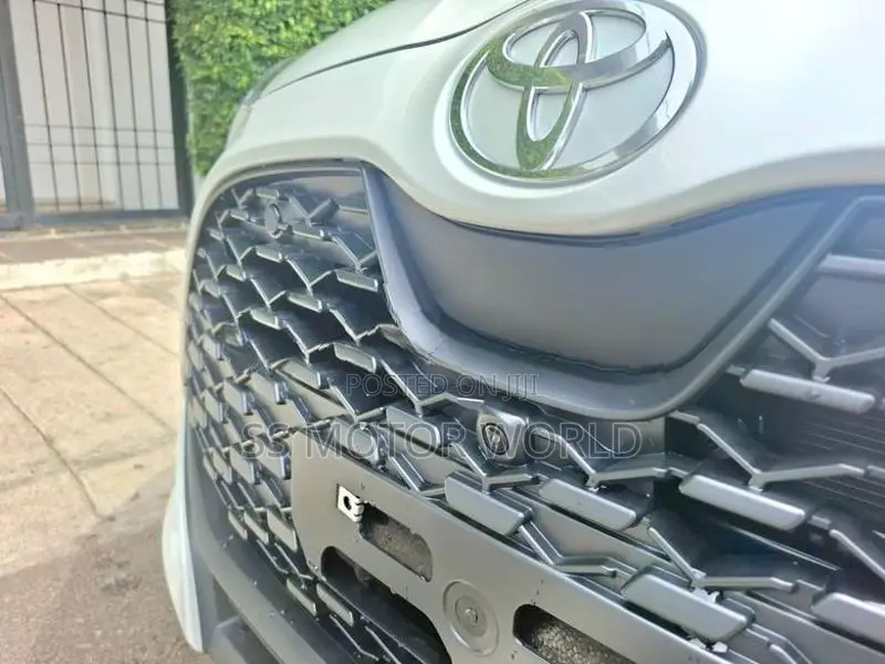 Toyota Yaris G LED 4WAY CAM BSM 2026