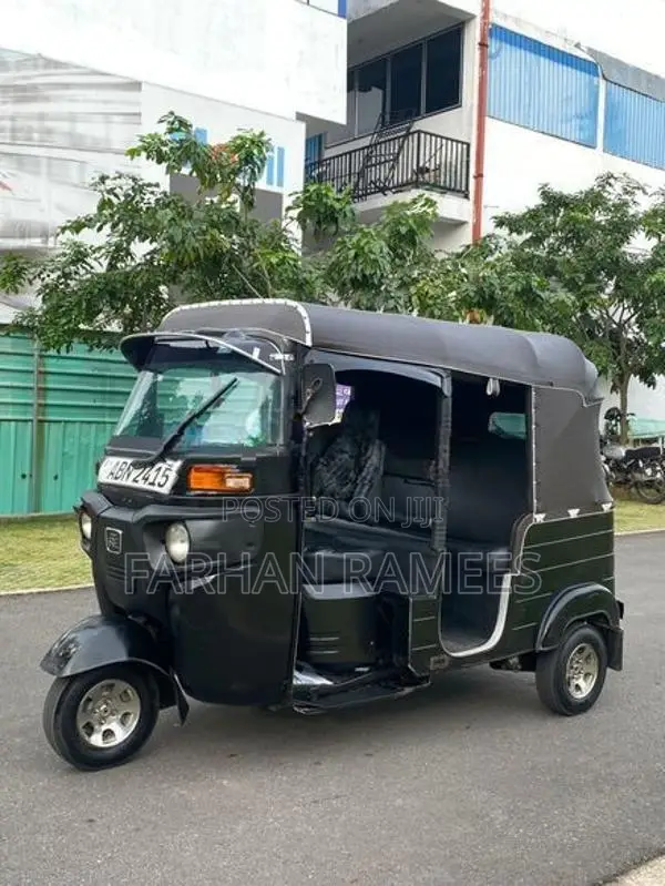 Bajaj RE 2016