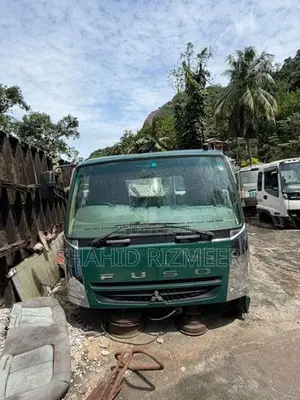 Mitsubishi fuso fighter bed type cabin