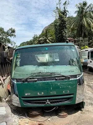 Mitsubishi fuso fighter bed type cabin