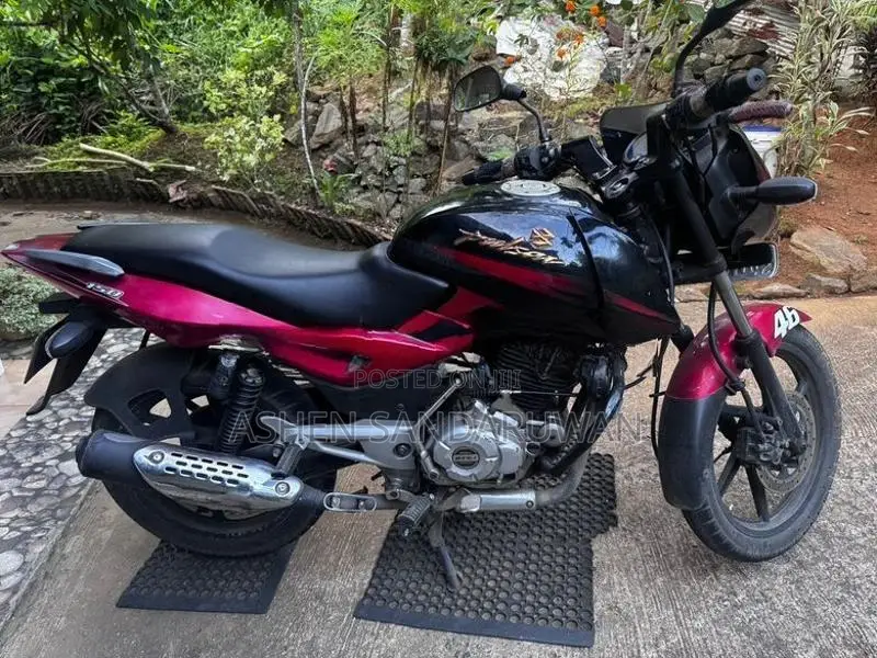 Bajaj Pulsar 150 2015