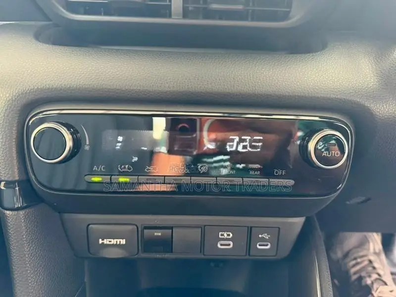 Toyota Yaris G LED 360 camera 2024