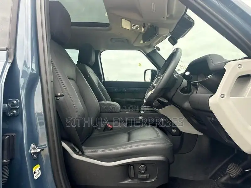 Land Rover Defender HSE sunroof leather 2023
