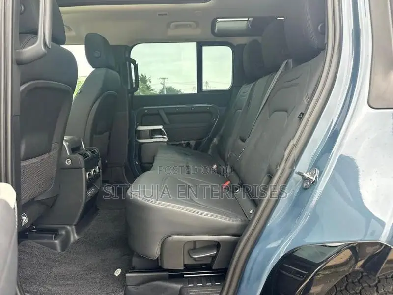 Land Rover Defender HSE sunroof leather 2023