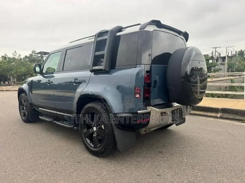 Land Rover Defender HSE sunroof leather 2023
