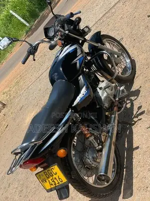 Bajaj CT100 2017