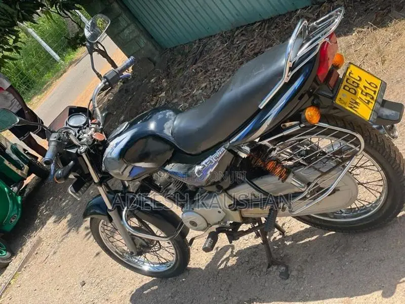 Bajaj CT100 2017