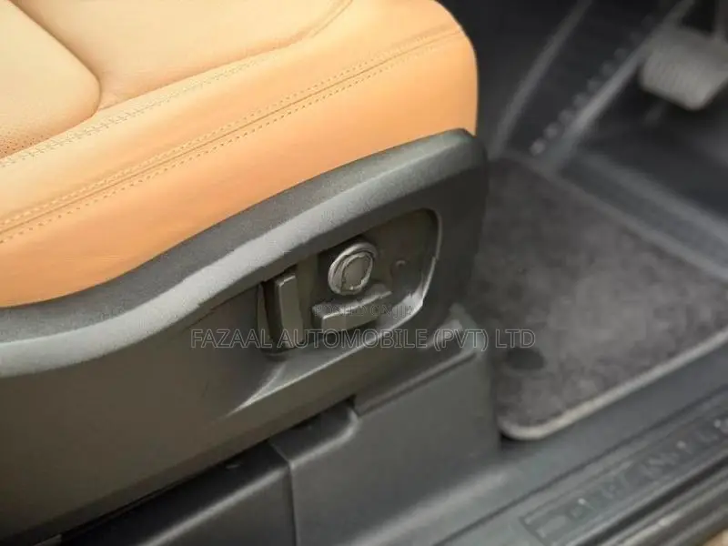 Land Rover Defender 110 X-Dynamic SE 2026