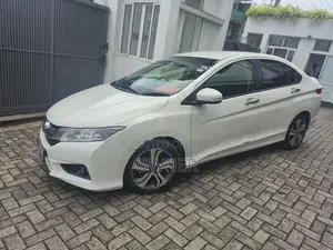 Honda Grace 2015