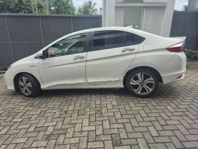 Honda Grace 2015