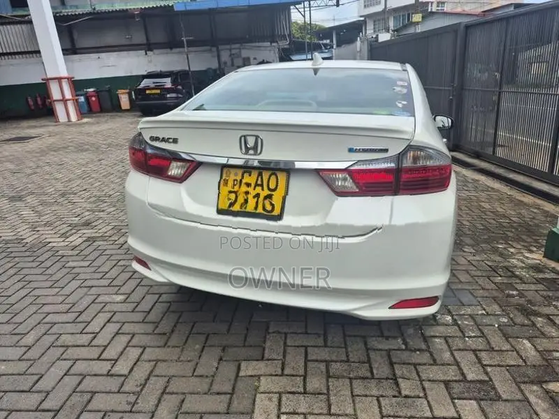 Honda Grace 2015