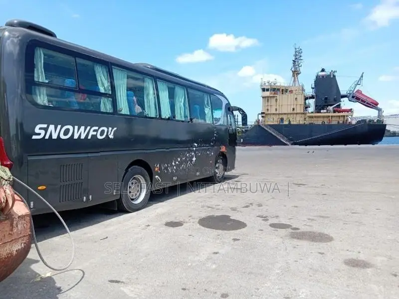 Snow Fox 37 Seater 2016