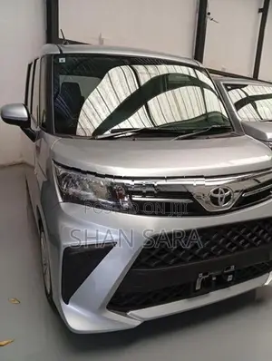 Toyota Roomy X 2023